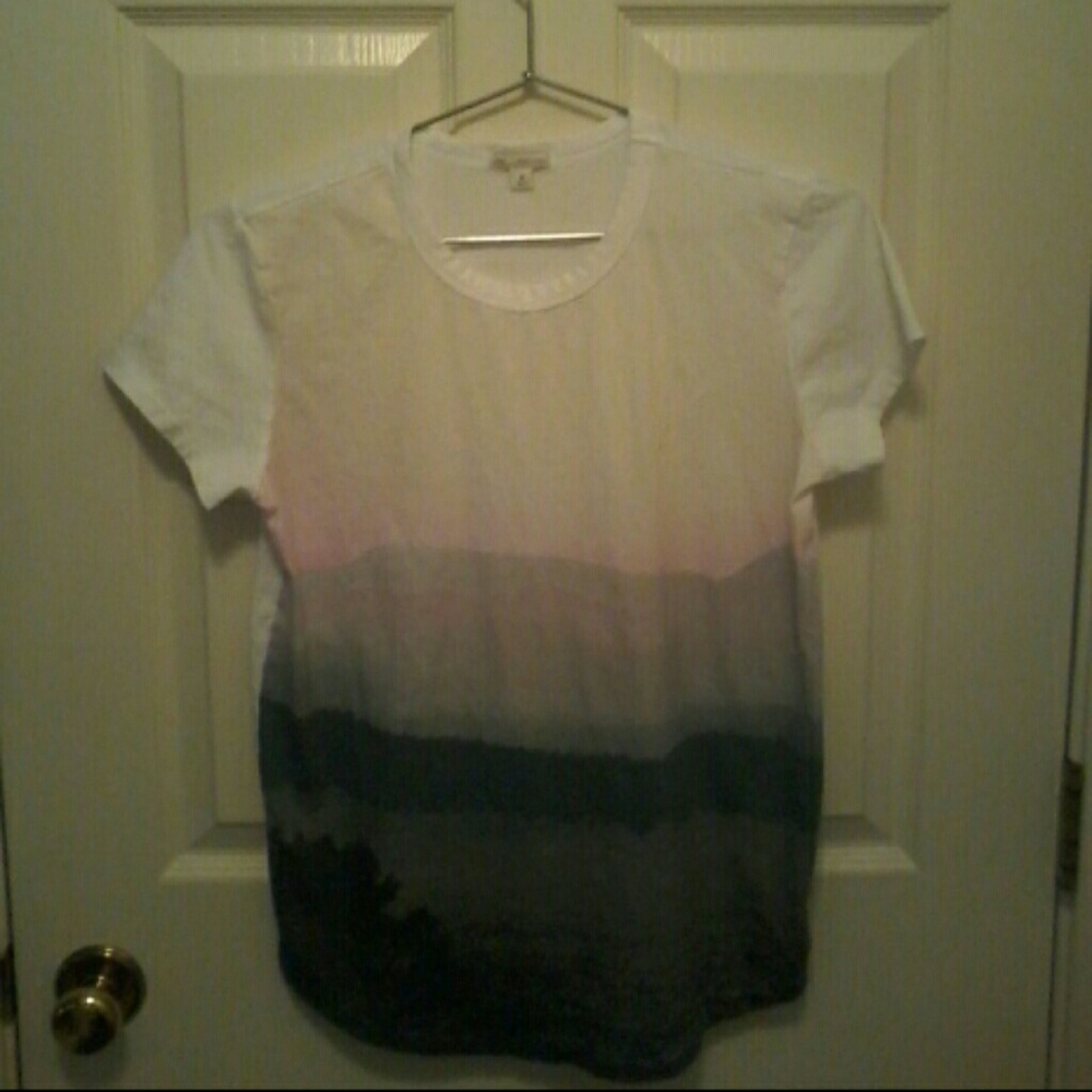 ❤Gap Color Fade Tee.❤NOW $8.00 was $21.00